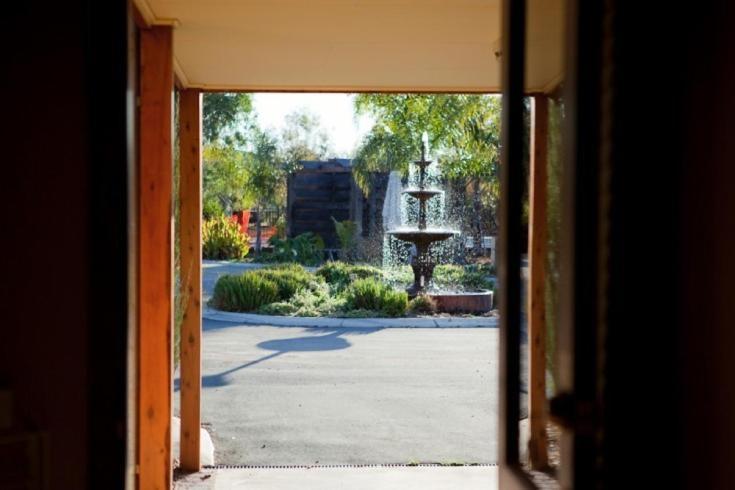 Perricoota Vines Retreat Hotel Моама Стая снимка