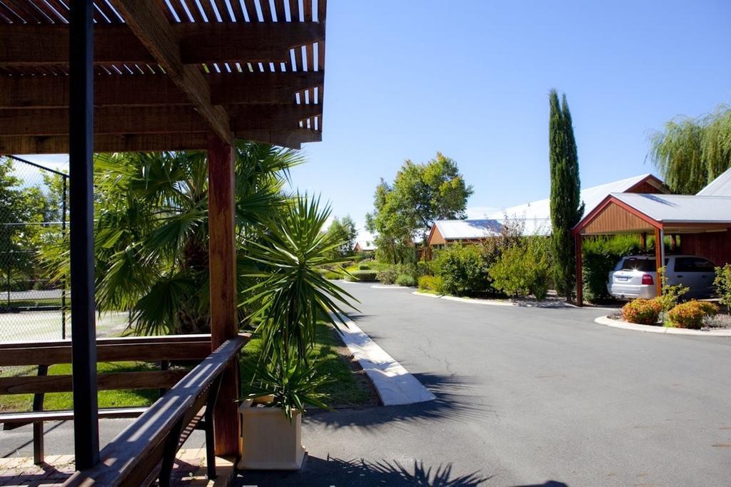 Perricoota Vines Retreat Hotel Моама Стая снимка